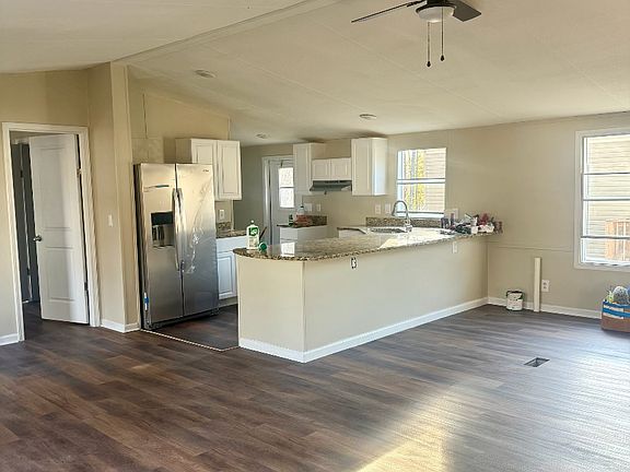 2nd image of 211 Bluebird Ct