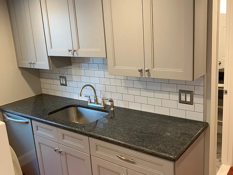 638 Catharine St #3 — Photo 5
