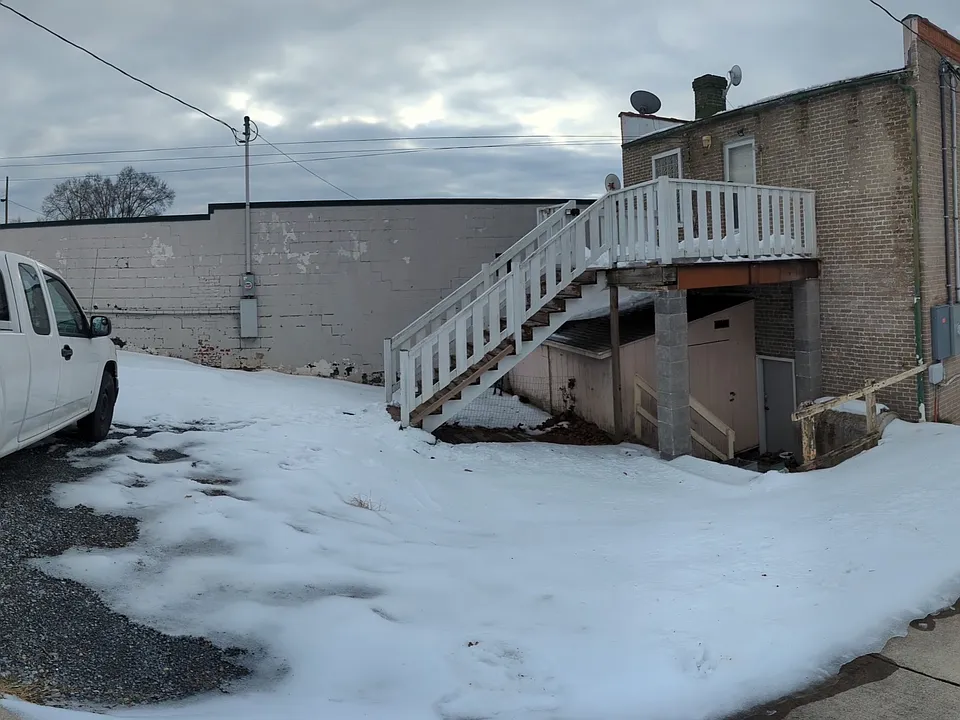access to upstairs apartment