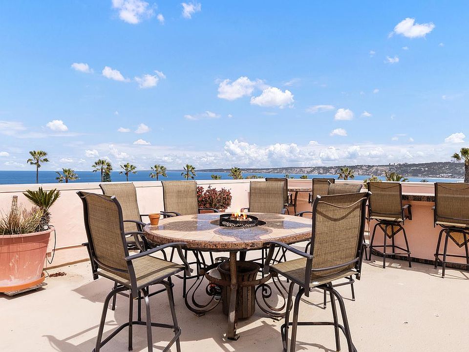 Roof top deck for you and your guests to enjoy!