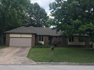 2558 W Cynthia St, Springfield, MO 65810