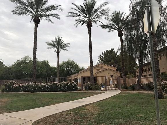 3rd image of 2038 W Olive Way