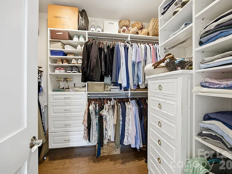 519 Griffith Village Ln — Photo 29