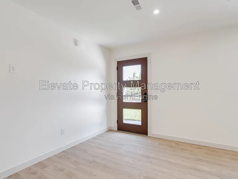 844 NW 43rd St #102 — Photo 4