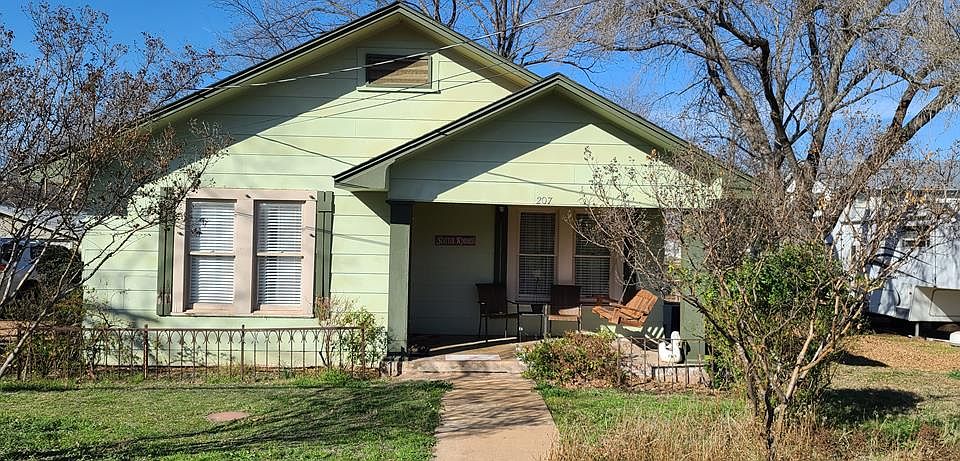 1st image of 207 E Wallace St