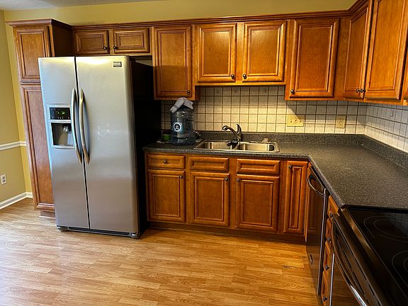 4th image of 915 A Shelby Dr #A