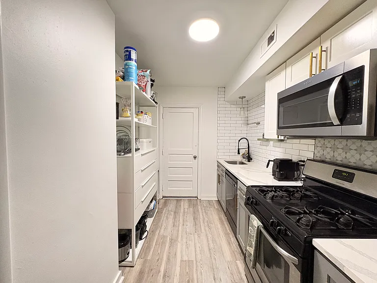 5737 Hobart St #4 — Photo 4