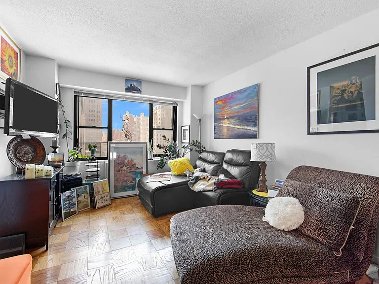 345 E 80th St #14A — Photo 3