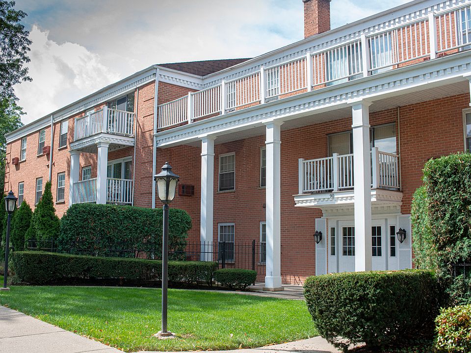 1st image of 90 6th Ave APT 301