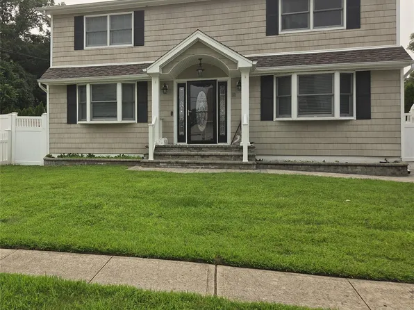 18 Worden Place, West Babylon, NY 11704