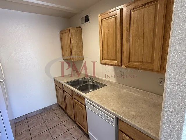 1660 West Park Drive Apt. A — Photo 12