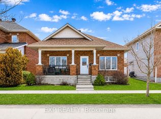 1496 Queensdale Ave, Ottawa, ON K1T 4G3