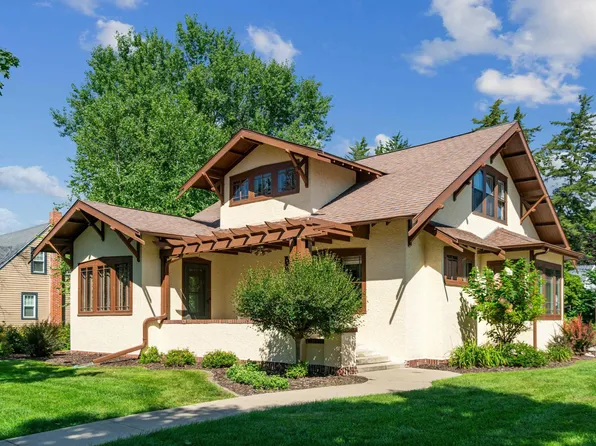 302 North St, Decorah, IA 52101