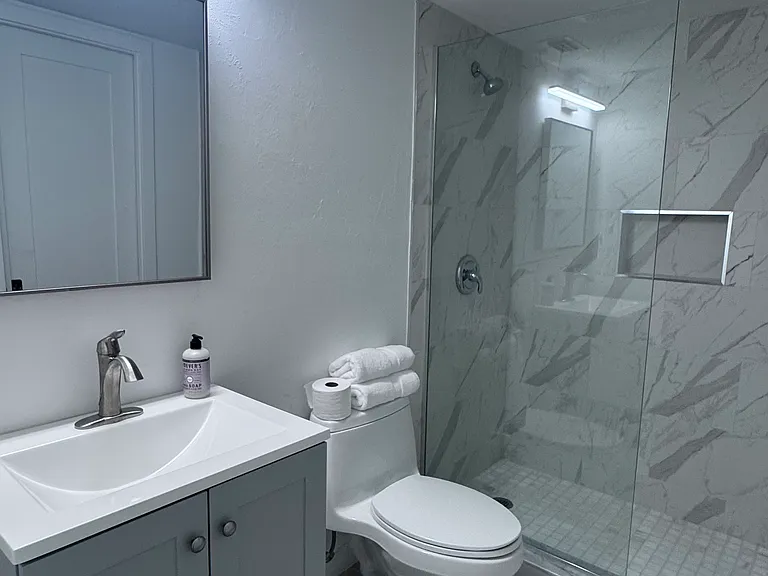 160 Georgetown Blvd — Photo 7