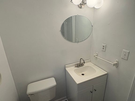 2nd image of 400 Thomas St