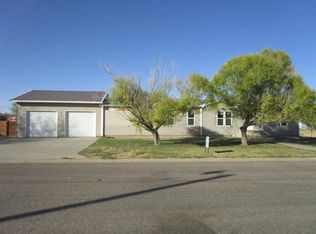 1200 Robroyce St, Lakin, KS 67860