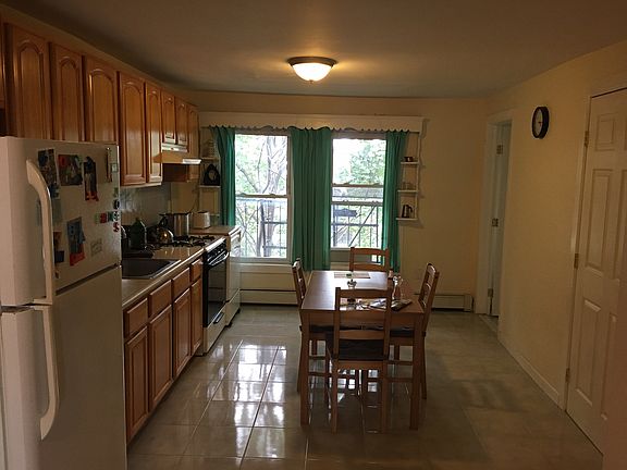 5th image of 10 Ivy Pl APT 3