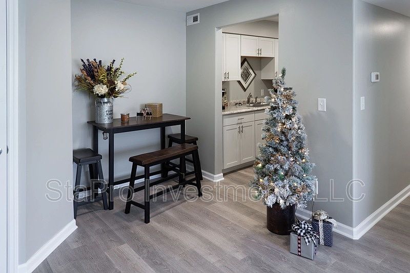 1st image of 2340 Hamilton Ave #13