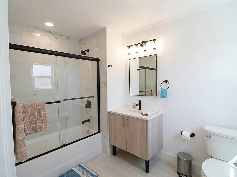 1010 Boulevard 2 #C — Photo 7