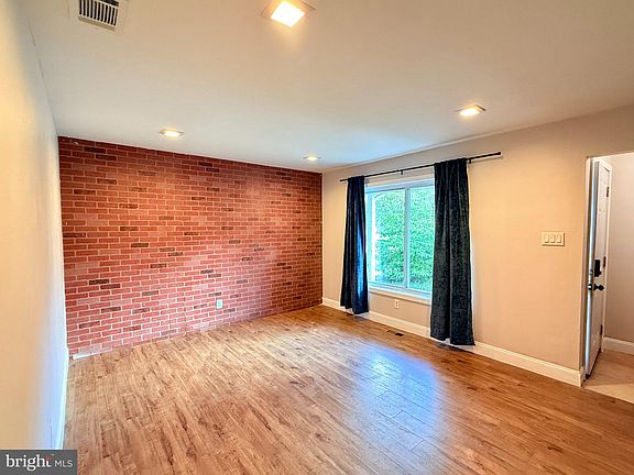2nd image of 3 Madeley Ct