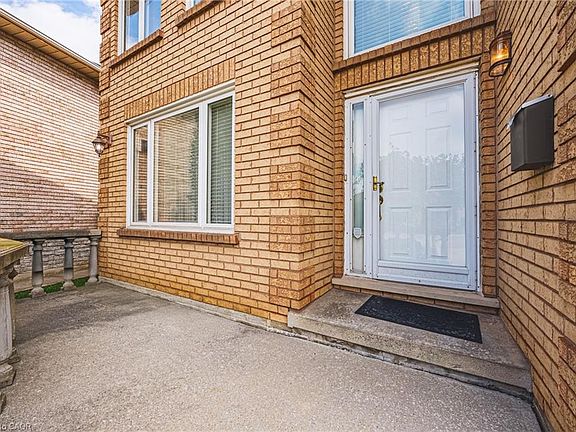 5th image of 90 Fairington Cres
