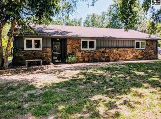 10140 E Snokomo Rd, Hutchinson, KS 67502