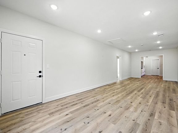 2nd image of 912 N Maxey St #1