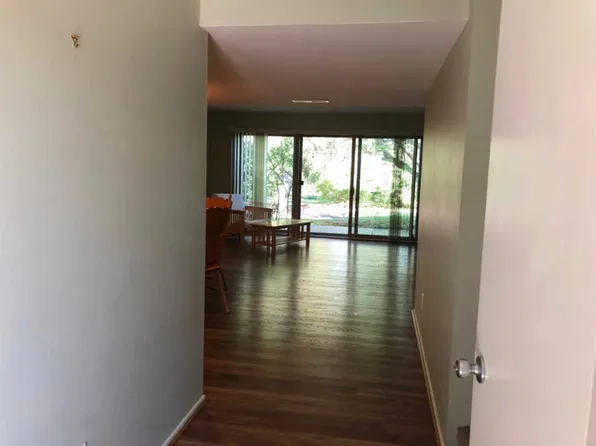 684 Peninsula Ct, Ann Arbor, MI 48105