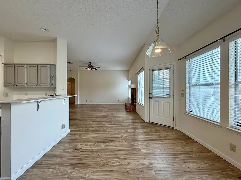 2200 Emmett Pkwy — Photo 7