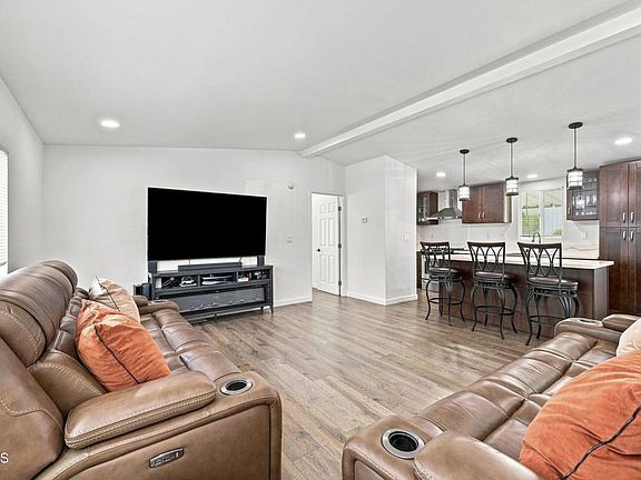 5th image of 1675 Lime Ave #84