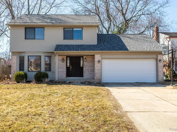 37611 Streamview Dr, Sterling Heights, MI 48312