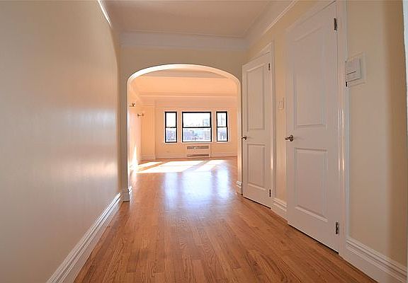3rd image of 95 Christopher St APT 7m
