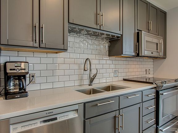5th image of 1212 Laurel St APT 305