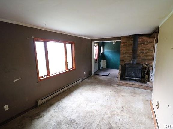 3rd image of 6179 Falkenbury Rd