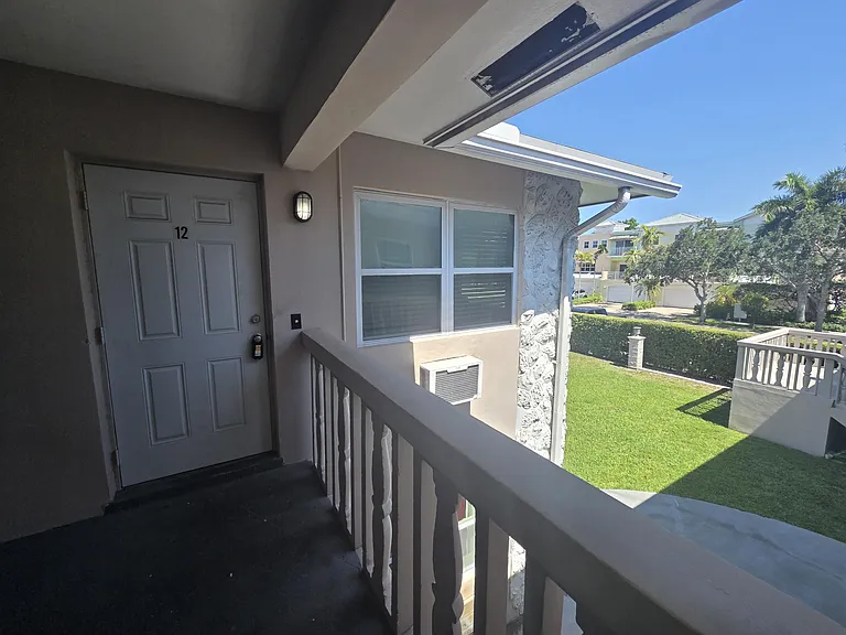 701 SE 15th St #12 — Photo 11