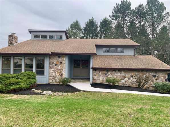 8216 Peach Ln, Fogelsville, PA 18051