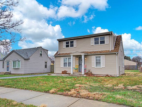 3rd image of 9808 Natoma Ave