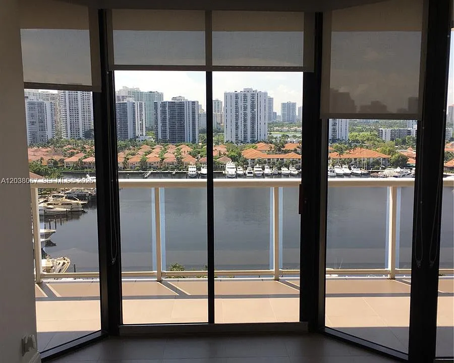 3640 Yacht Club Dr #1609