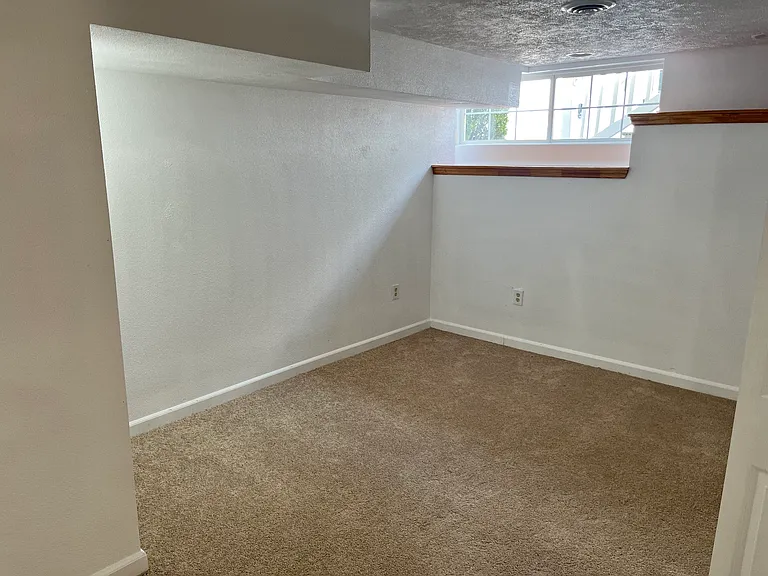 102 Gateway Dr — Photo 3