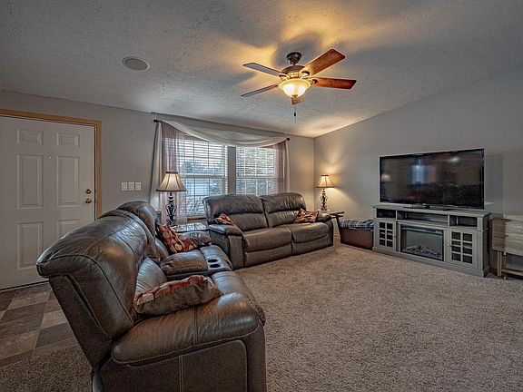 4th image of 2020 Hanford St