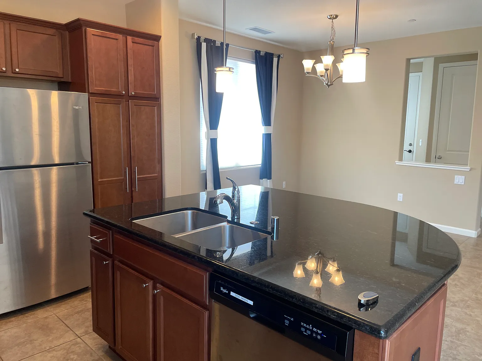 4 bed, 1856 sqft, $2,800 — Photo 3