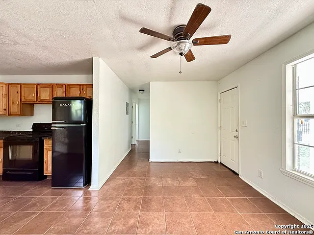 230 S San Gabriel Ave — Photo 12