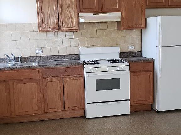 2nd image of 156 N Hamlin Blvd #2