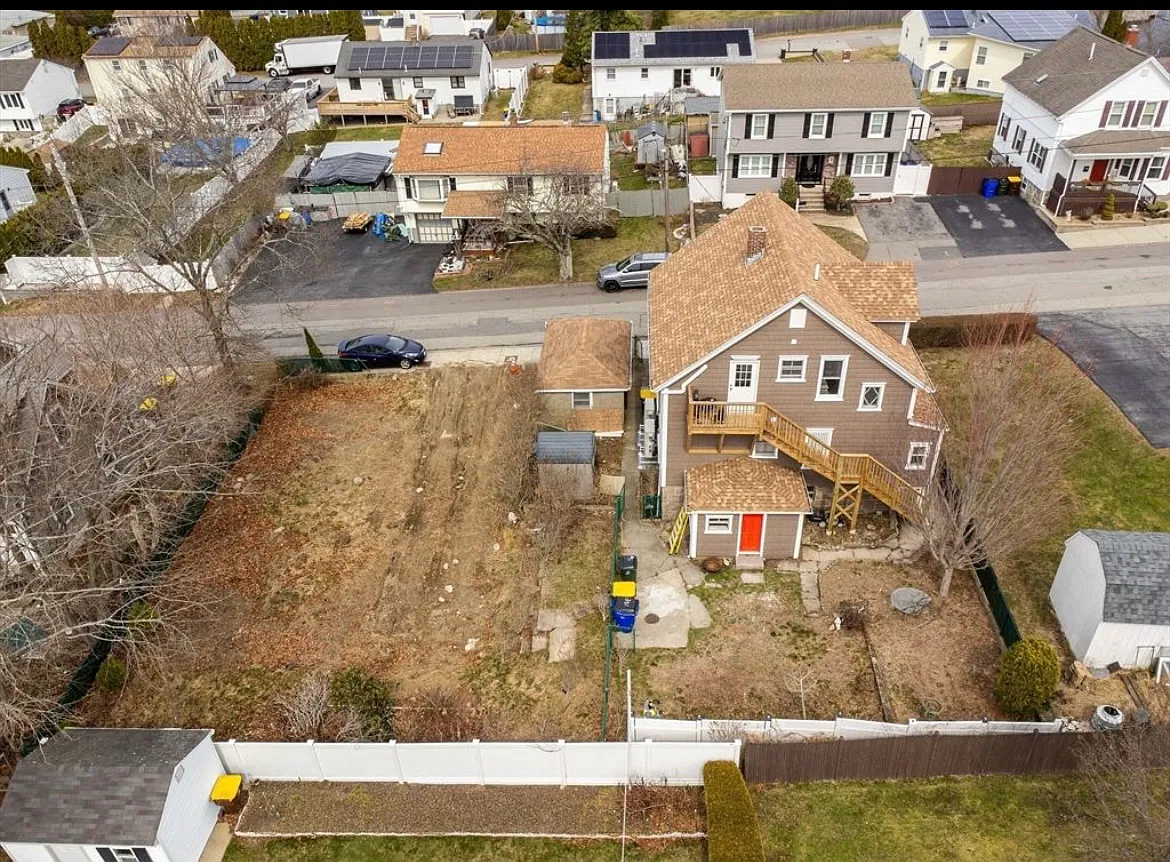 301 America St — Photo 3