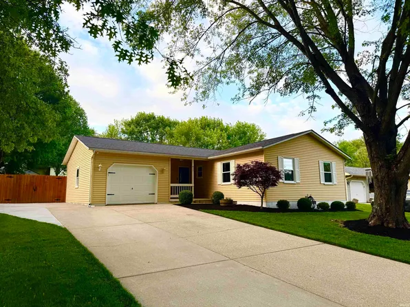 411 W Tecumseh Dr, Ellettsville, IN 47429