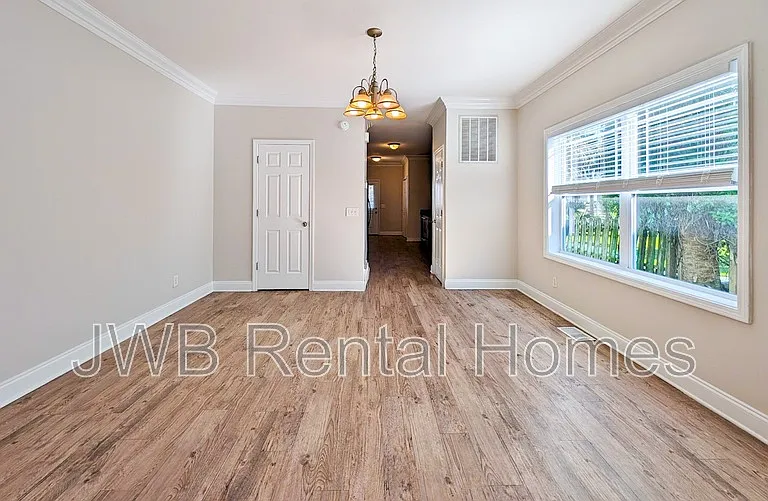411 3rd Ave S #B — Photo 3