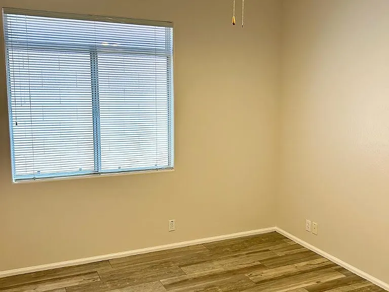 1230 E Captain Dreyfus Ave — Photo 17