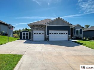 1611 W Big Sky Rd, Lincoln, NE 68521