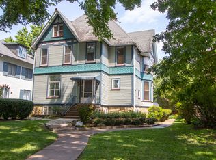 150 N Elmwood Ave, Oak Park, IL 60302