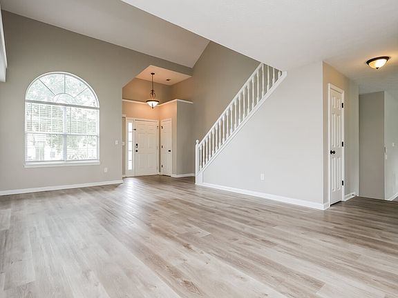4th image of 20 Grayson Ln